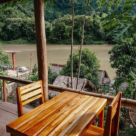 Meexok Guesthouse Nong Khiaw Exterior photo