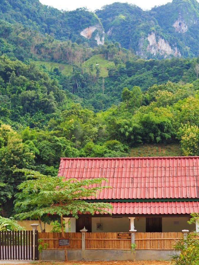 Meexok Guesthouse Nong Khiaw Exterior photo