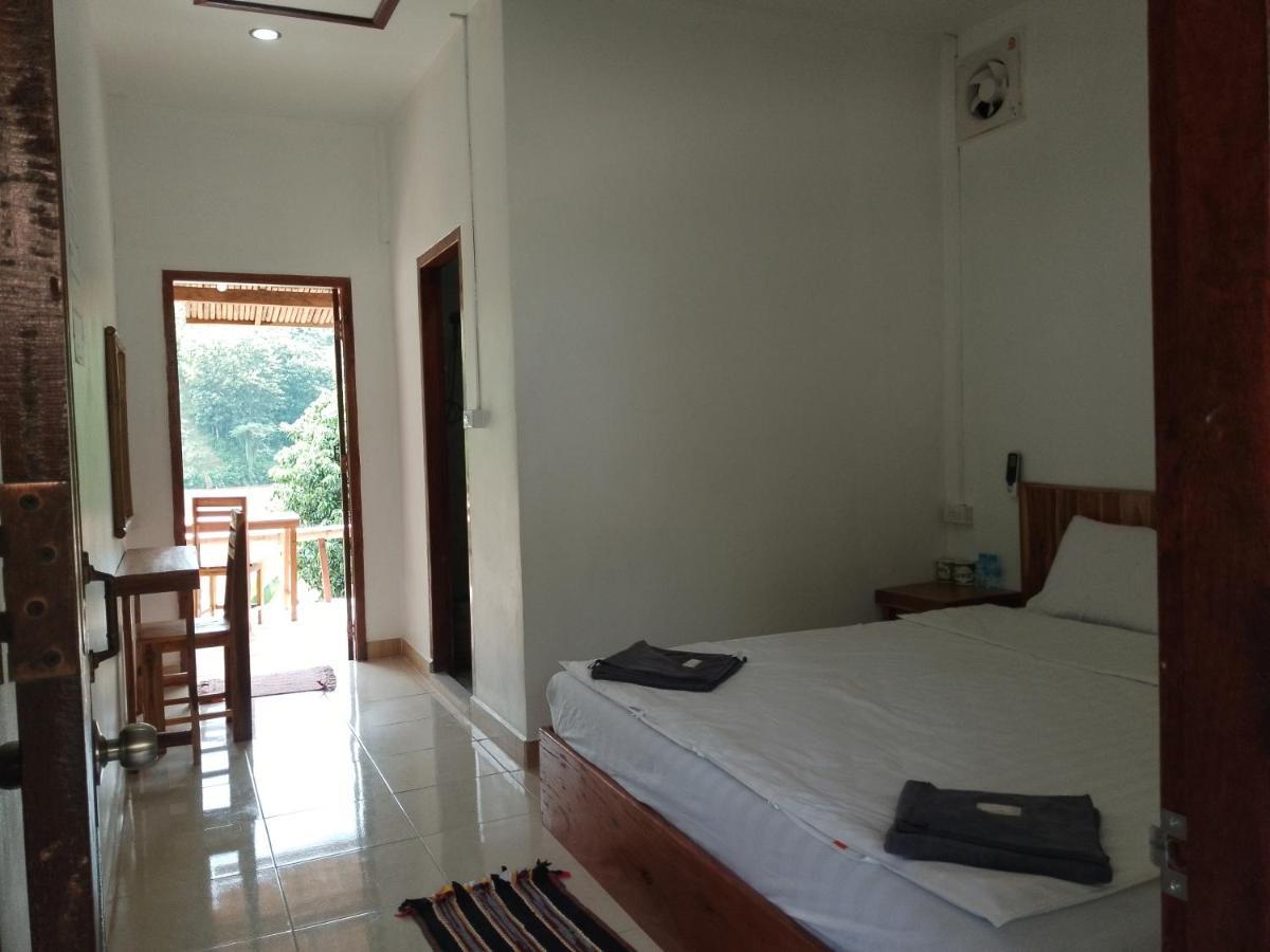 Meexok Guesthouse Nong Khiaw Exterior photo