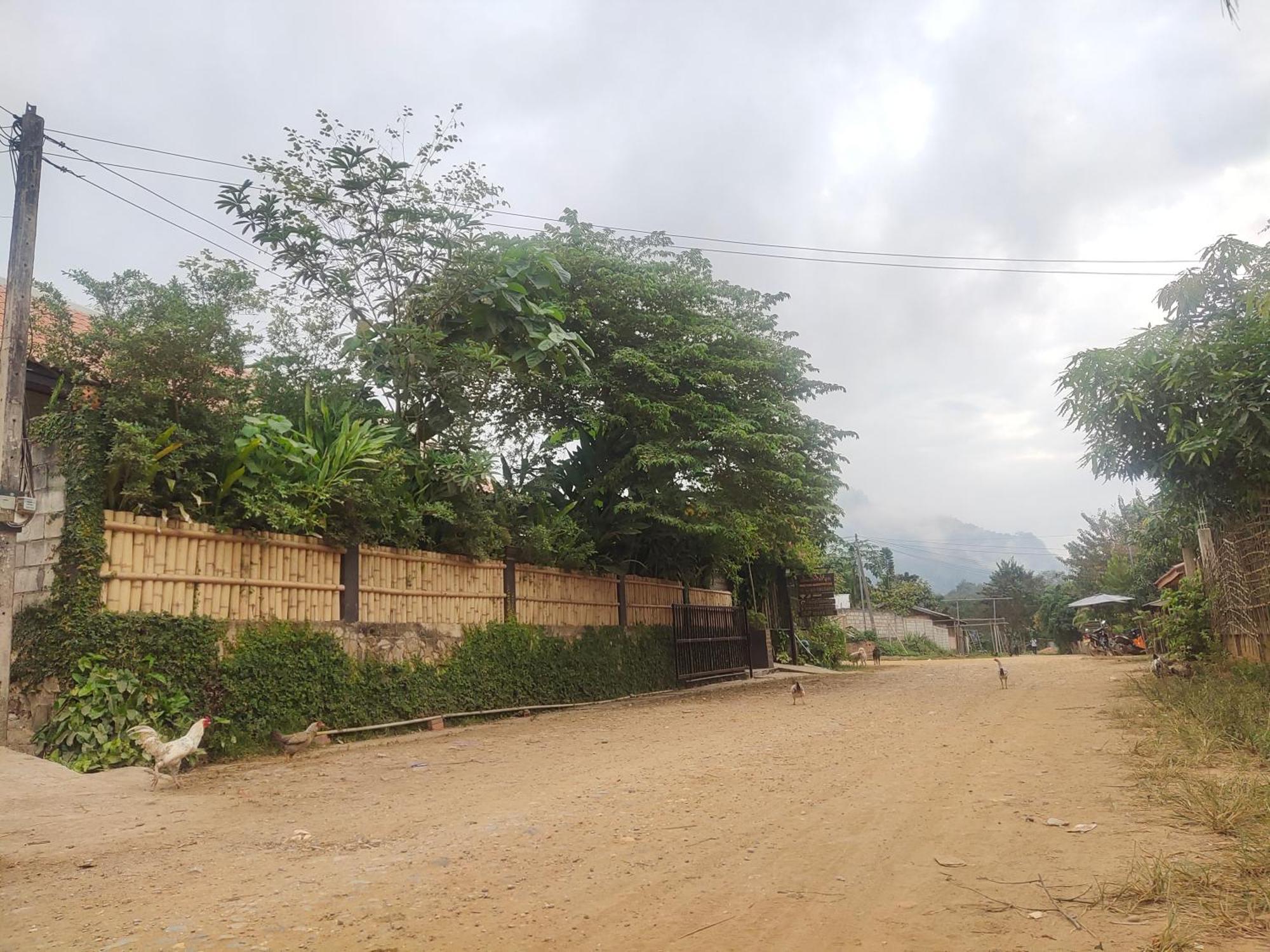 Meexok Guesthouse Nong Khiaw Exterior photo
