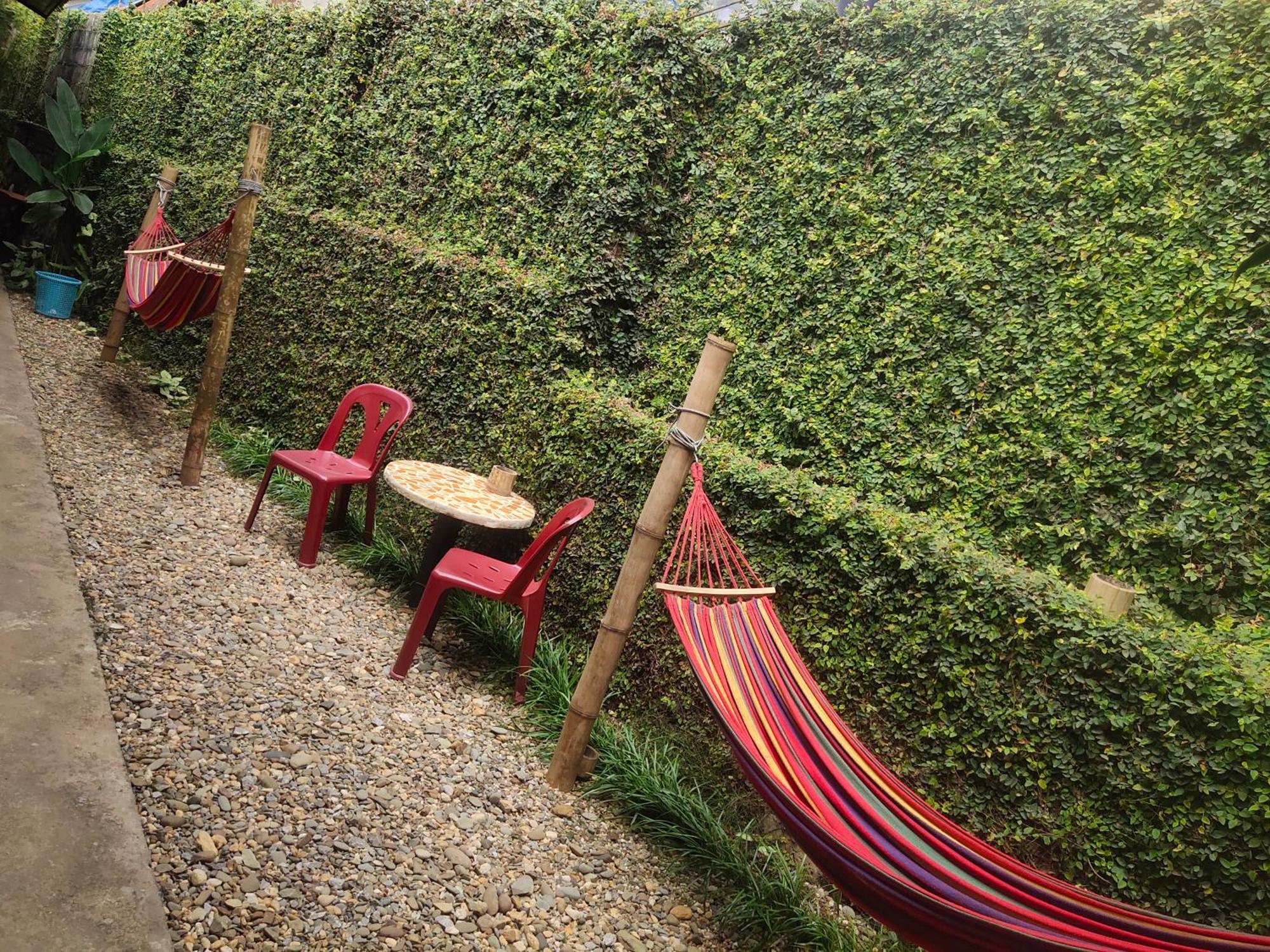 Meexok Guesthouse Nong Khiaw Exterior photo